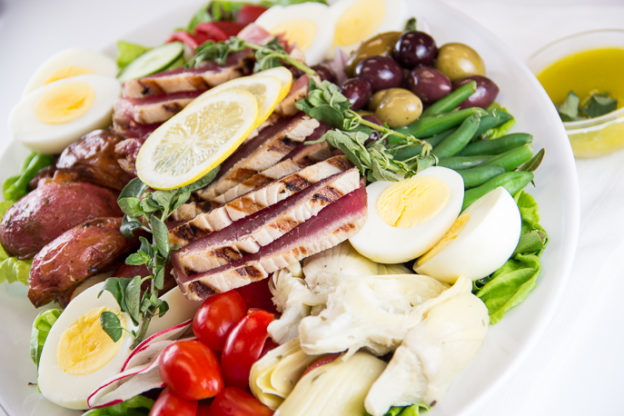 Nicoise Salad with Grilled Tuna from Everyday Good Thinking by @hamiltonbeach